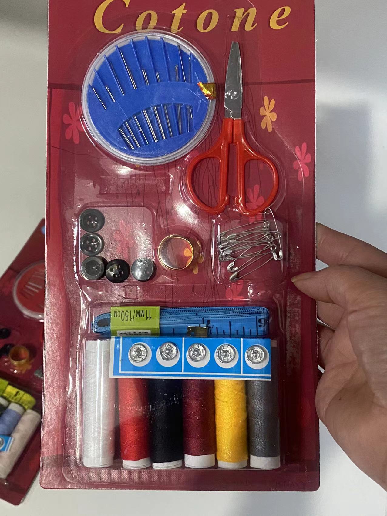 Venta caliente transfronteriza de juegos de tarjetas de absorción de agujas y hilos, tijeras y botones de gran tamaño, proveedores de súper agujas y hilos, herramientas de costura DIY image 7