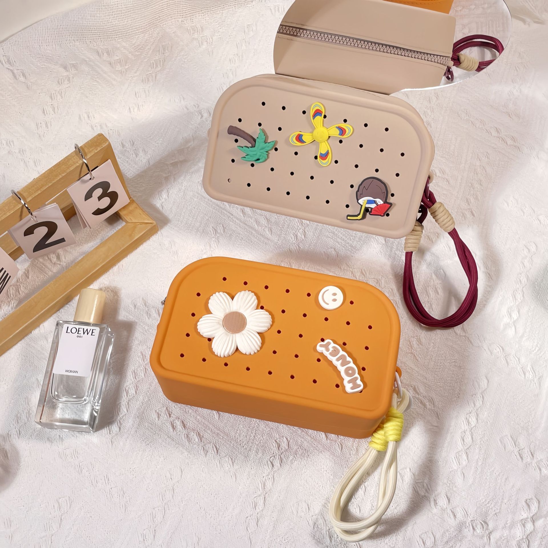 Nueva bolsa de silicona agujero portátil bolsa de silicona agujero adorable INS versión de agujero agujero bolsa de silicona DIY pieza bolsa de silicona