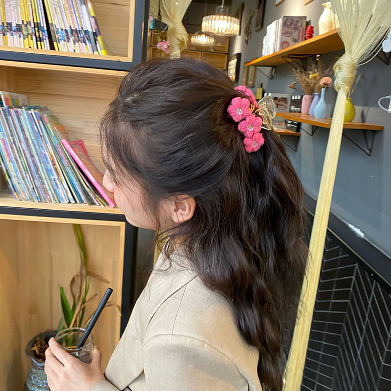 Clip De Capture De Fleur De Laine Simple Coréen Mode Mignon Strass Petite Capture De Cheveux En Peluche En Gros display picture 2