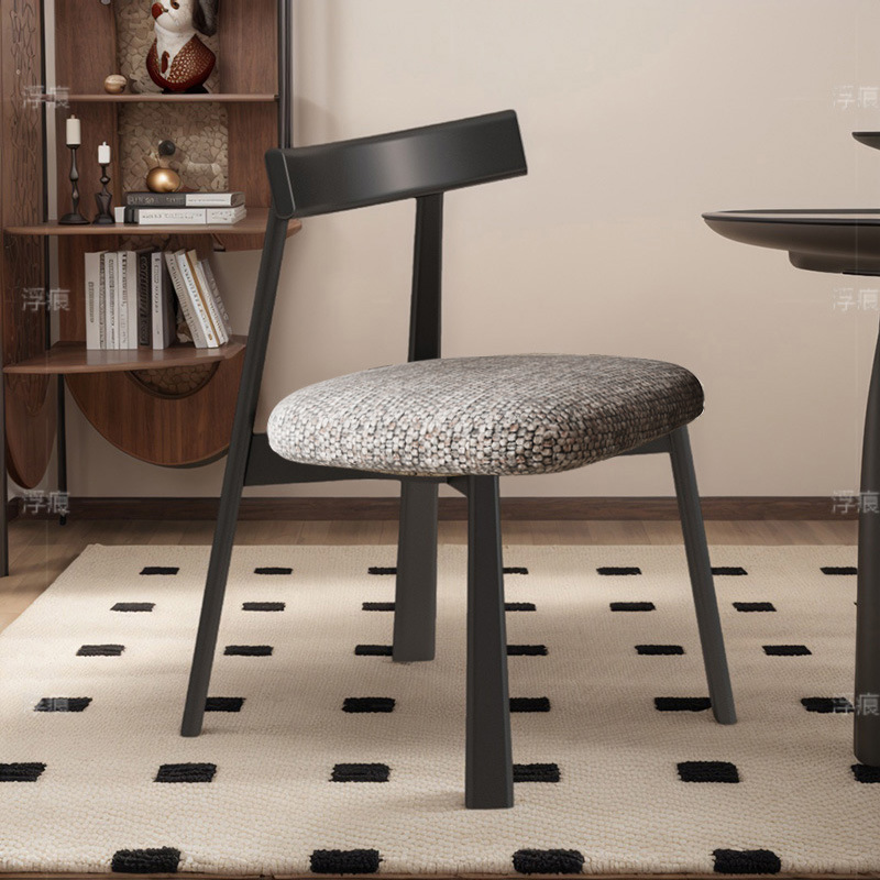 Silla de comedor de madera maciza nórdica, tela de lino y algodón para el hogar, estilo retro, silla trasera de cuero de microfibra, mesa y silla de comedor de hotel, taburete