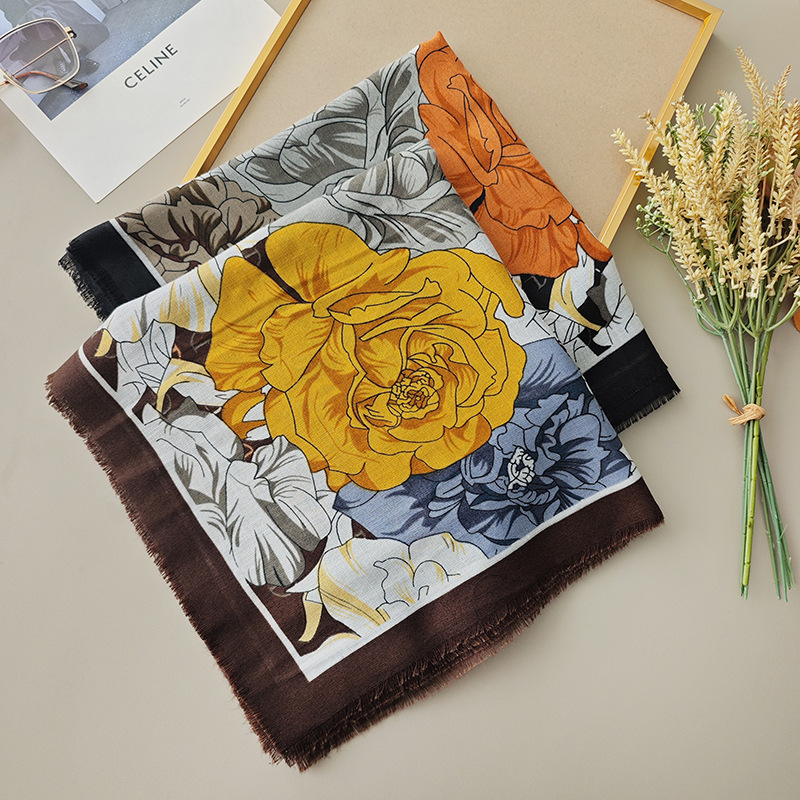 Diseño a la moda, repetición gradualmente, letra D, bufanda estampada de flores, personalidad femenina, chal de lujo ligero de alta gama