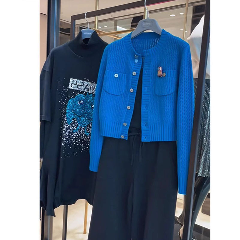 Trendy and Elegant Knit Cardigan Sweater for Petite Women with a Sophisticated and Chic Style, Suitable for Autumn and Winter Commuting, Featuring a Hollow Design