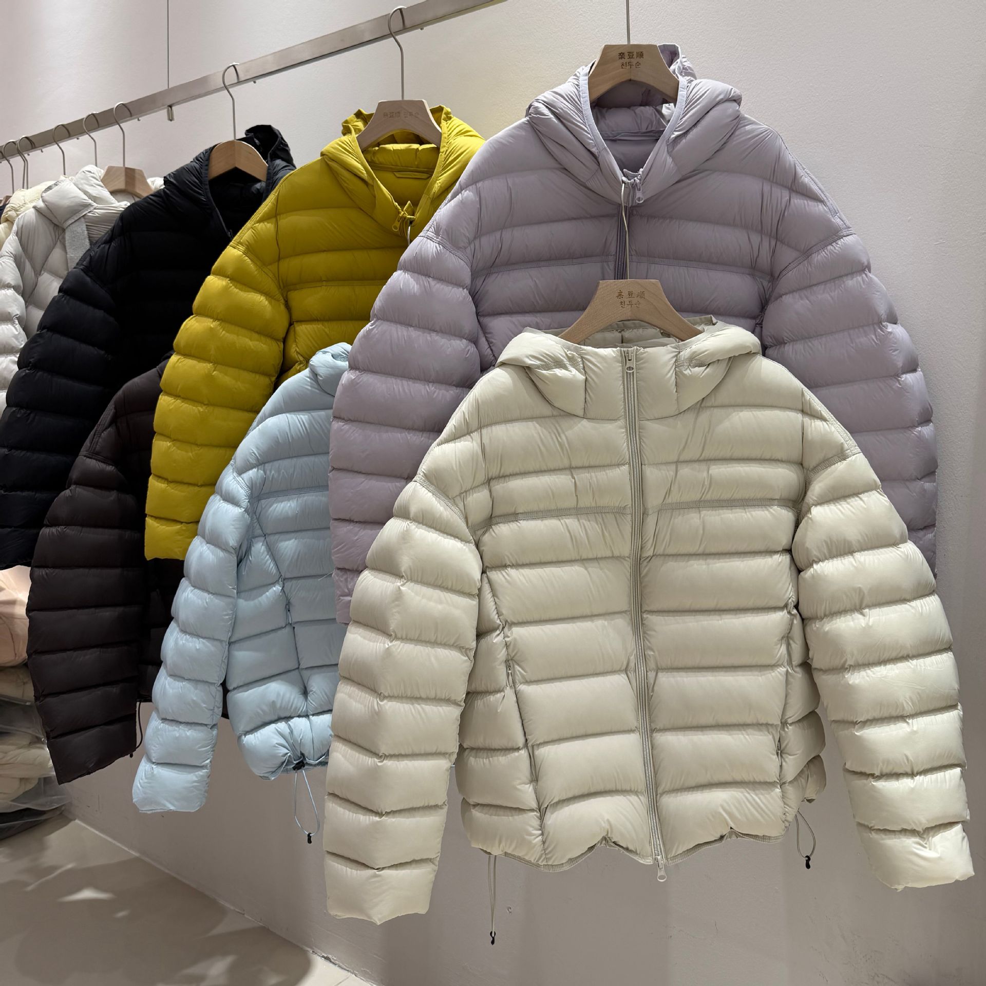 宇航员龟背排骨羽绒服女短款2025冬季新款95白鸭绒连帽保暖外套