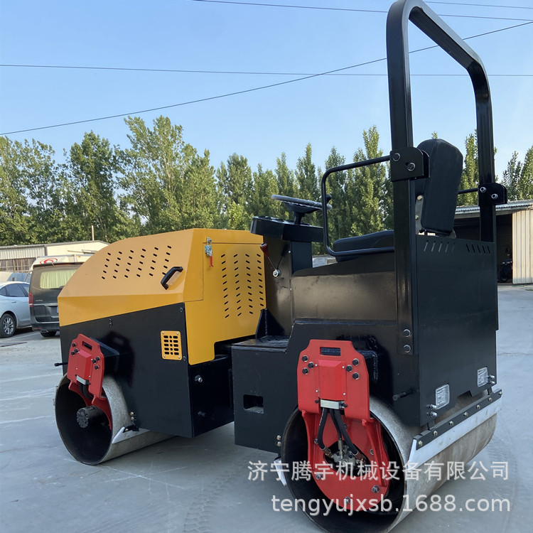 3吨双驱双震压路机 全液压压路机 山东济宁压路机厂家