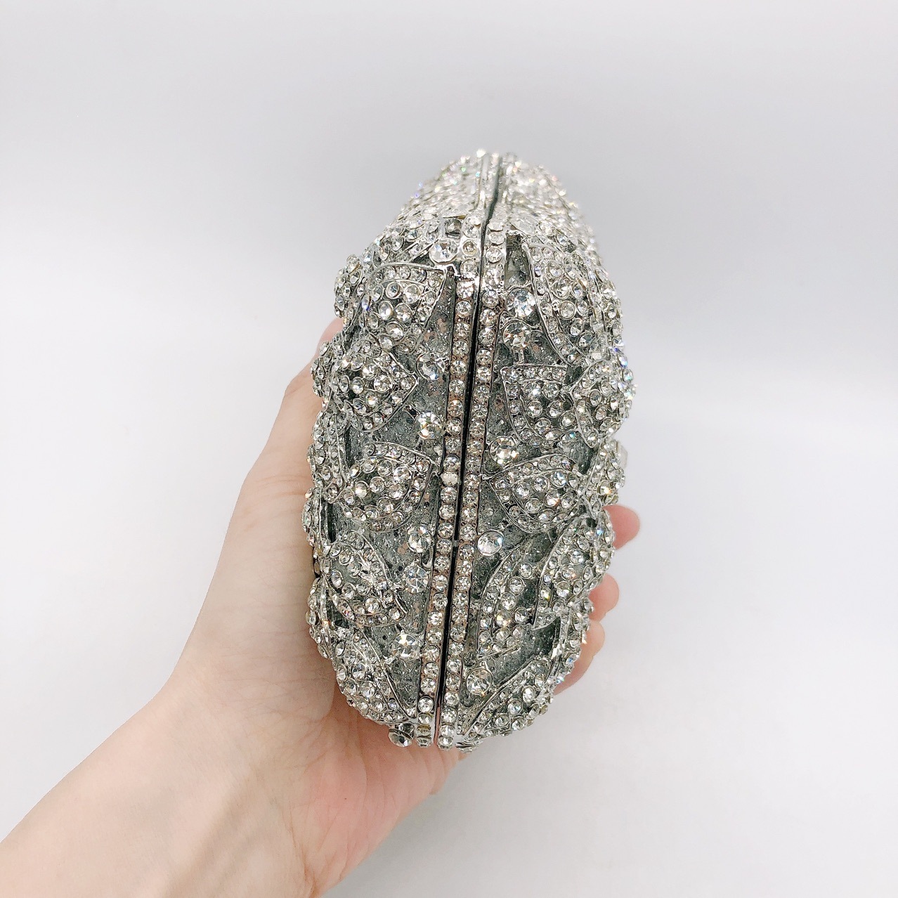 Bolsas de maquillaje de hebilla magnética transfronteriza color sólido horizontal cuadrado estilo europeo y americano diamantes hechos a mano bolsa de cena Stone Clutch