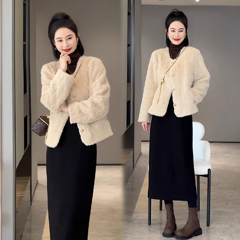 冬装搭配一整套今年流行感加厚羊羔毛外套百搭半身裙减龄套装