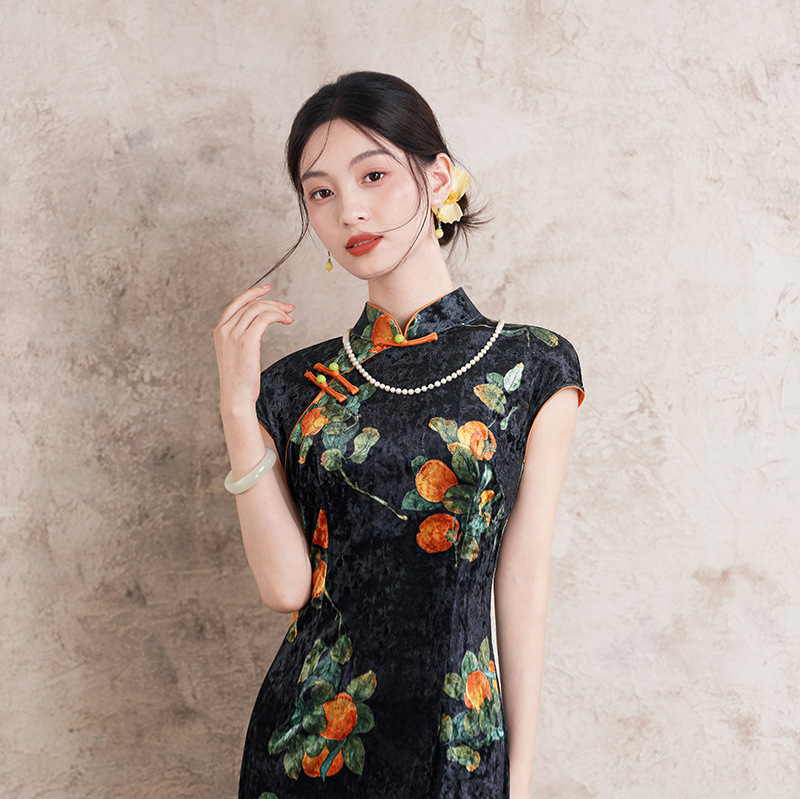 2025 New Autum Cheongsam, National Style, Long Shoulder Sleeves, Old Shanghai Cheongsam, Retro Velvet Cheongsam 2025 New Autum Cheongsam, National Style, Long Shoulder Sleeves, Old Shanghai Cheongsam, Retro Velvet Cheongsam