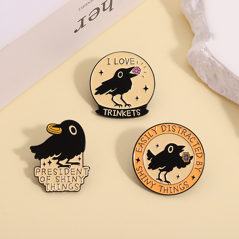 Animal Bird Metal Crow Brooch Creative Geometric Round English Letter Badge Quote Jewelry Medal