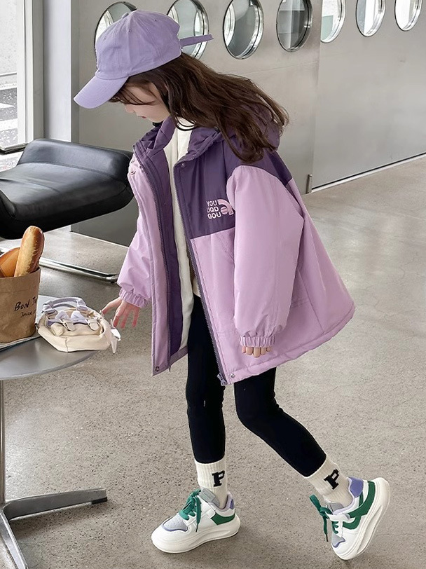 Jacket de asalto para niñas otoño y invierno 2025 nuevo estilo de aire extranjero para niños con camisa gruesa de invierno ropa de algodón de moda para niños mayores