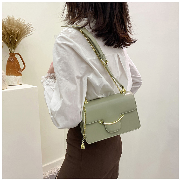 Korean Solid Color Chain Shoulder Messenger Bag display picture 6