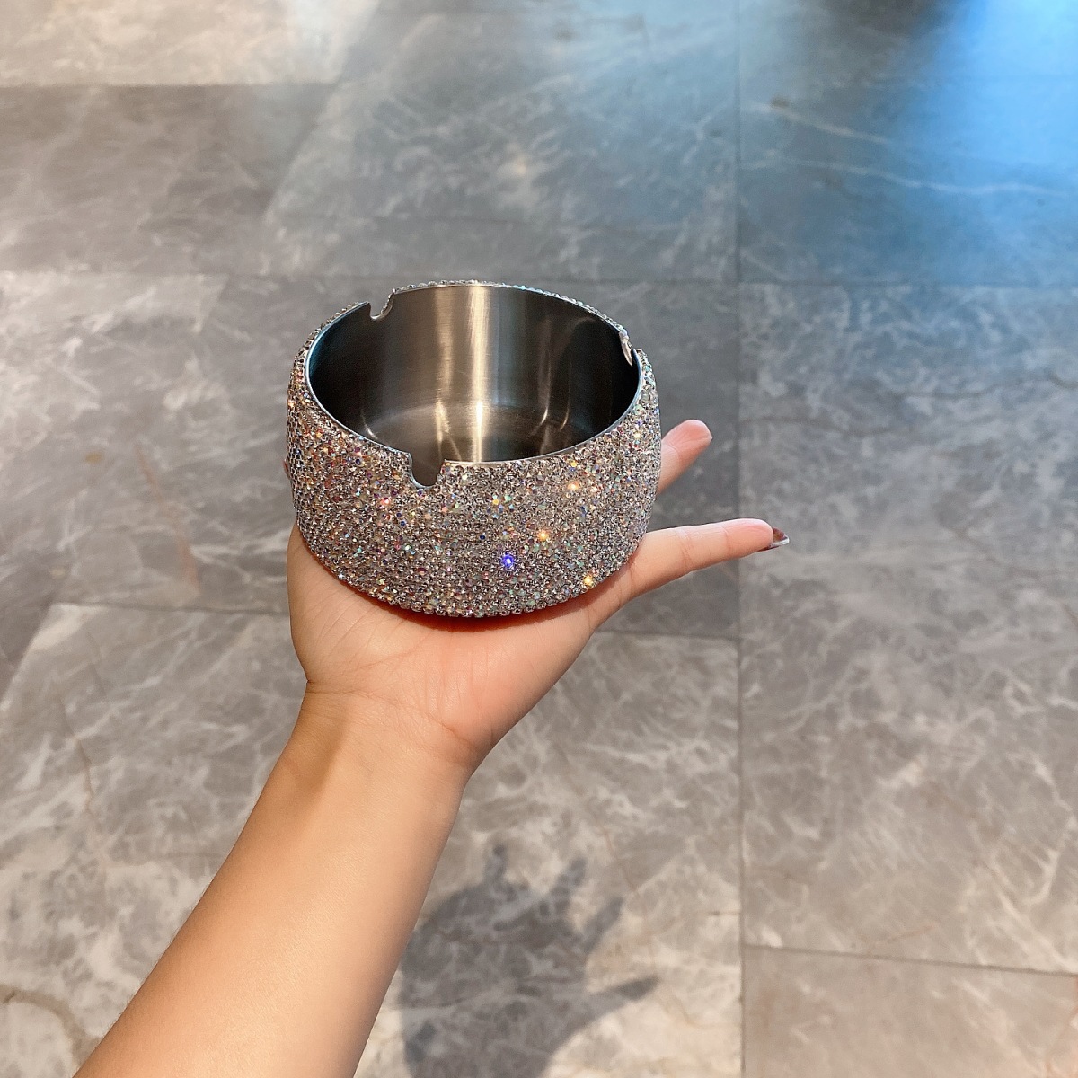 Cross-border Stainless Steel Diamond-encrusted Classroom Furniture Gifts Ashtray Nightclub Simple Drop-resistant Personalized Furnishings