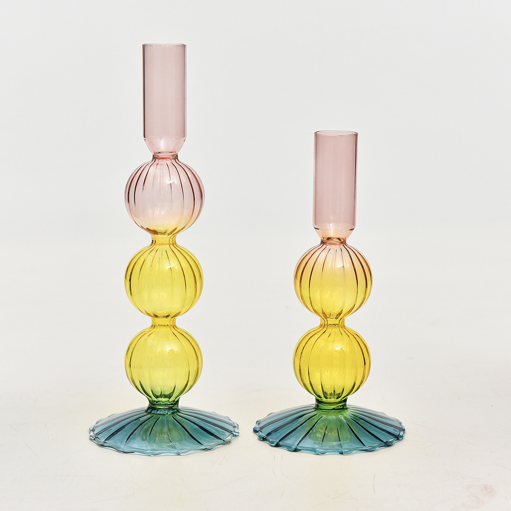 Creativo candelabros de vidrio de color de estilo europeo, adornos para el hogar, accesorios de tiro de boda, fábrica de candelabros de color de contraste retro al por mayor