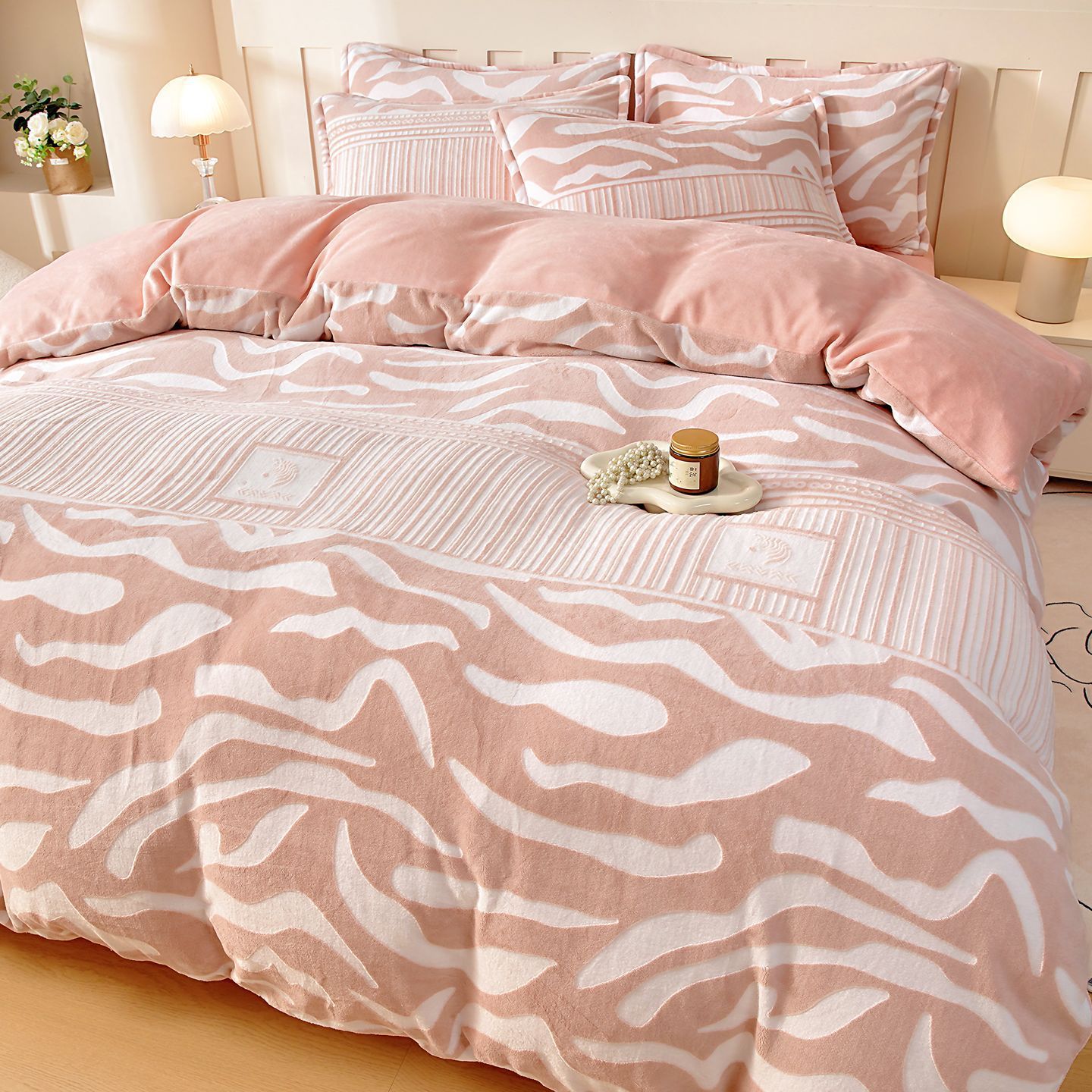 2025 nuevo invierno leche cama de terciopelo cuatro piezas más terciopelo grueso tallado sábanas de terciopelo de coral cubierta de colcha de tres piezas