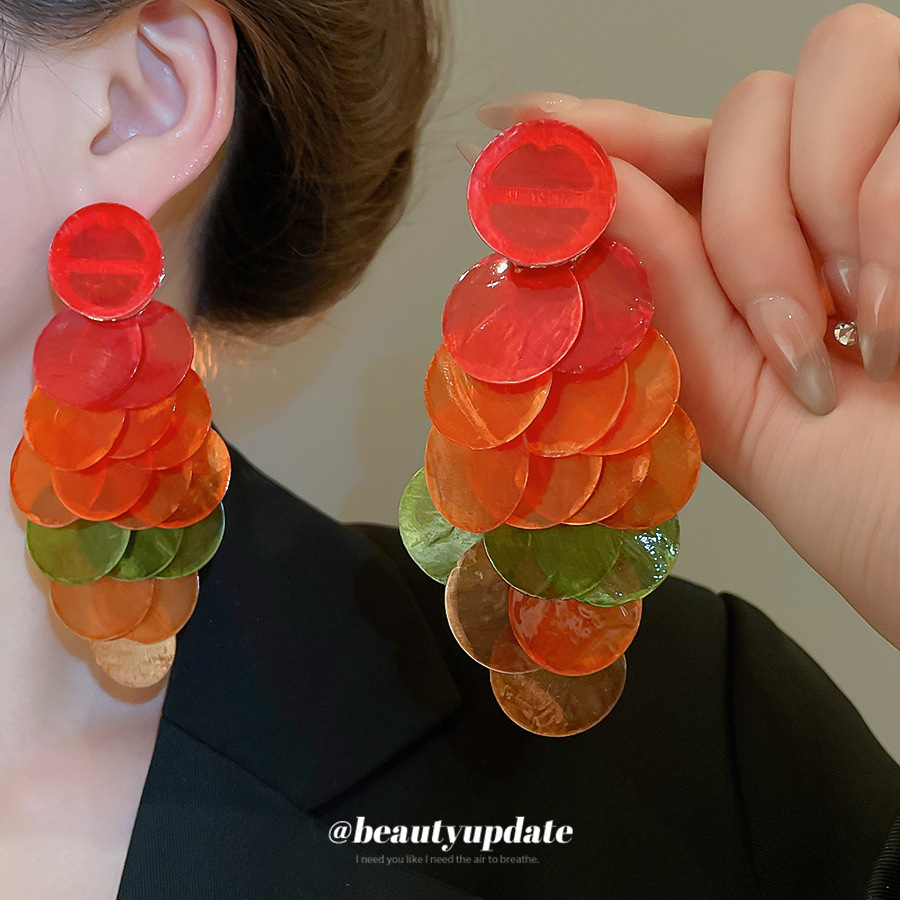 Pendientes de borla de concha redonda de aguja de plata Pendientes de moda de estilo de vacaciones para mujer Pendientes de sentido de alta gama de lujo ligero Sentido de diseño nicho