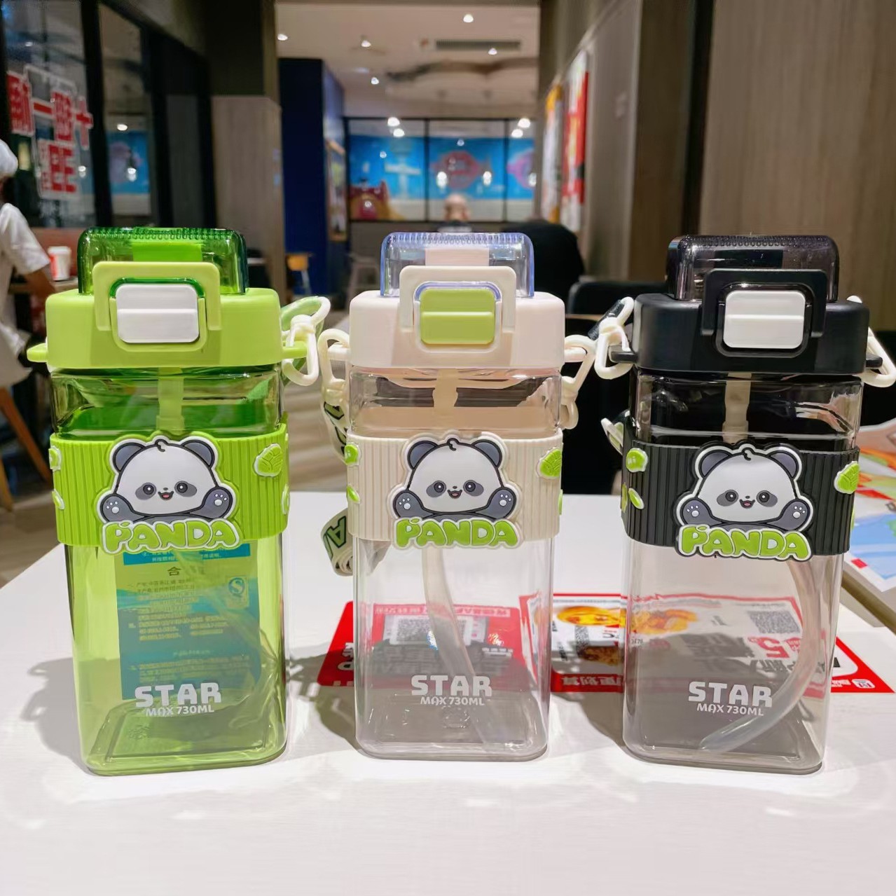 Yitongxin Panda simple taza de plástico de doble bebida taza cuadrada portátil de dibujos animados para niños botella de agua taza de paja de tapa de bloqueo