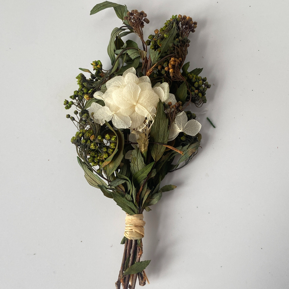 Mori Eternal Flower Mini Real Flower Dry Flower Ramo pequeño Accesorios Decoración hecha a mano Adornos de escritorio