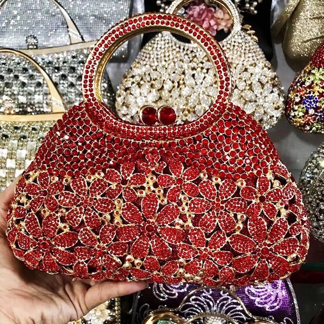 Seleccione estrictamente el nuevo pequeño bolso de diamante de flores bolso de diamante de gran capacidad bolso de banquete portátil bolso de mano para mujeres