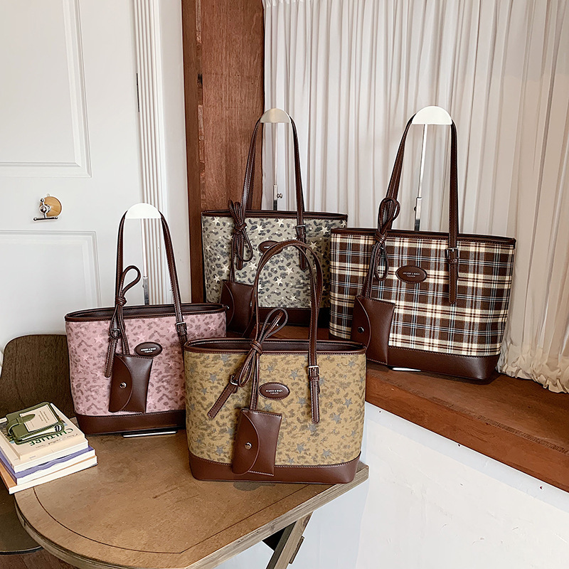 2026 New Plaid Tote Bag, Handbag for Women, Commuter Shoulder Bag, Retro Patchwork Underarm Bag, Commuter Bag for Women 2026 New Plaid Tote Bag, Handbag for Women, Commuter Shoulder Bag, Retro Patchwork Underarm Bag, Commuter Bag for Women