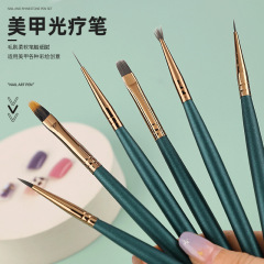 日本式ネイルブラシセットの色絵万能筆ネイルサロン専門の光線治療ペンツールが糸を引くブラシに酔っています。