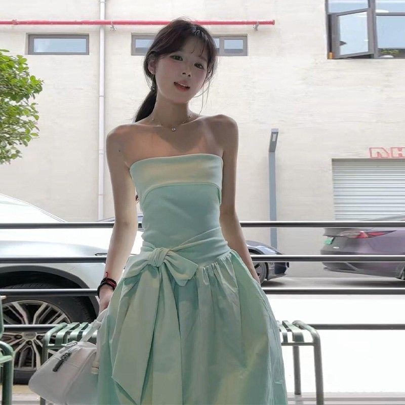 2025 New Summer Style French Mint Green Tube Top Dress for Women, Seaside Resort Style, Waist-Cinching, Off-The-Shoulder Long Dress 2025 New Summer Style French Mint Green Tube Top Dress for Women, Seaside Resort Style, Waist-Cinching, Off-The-Shoulder Long Dress