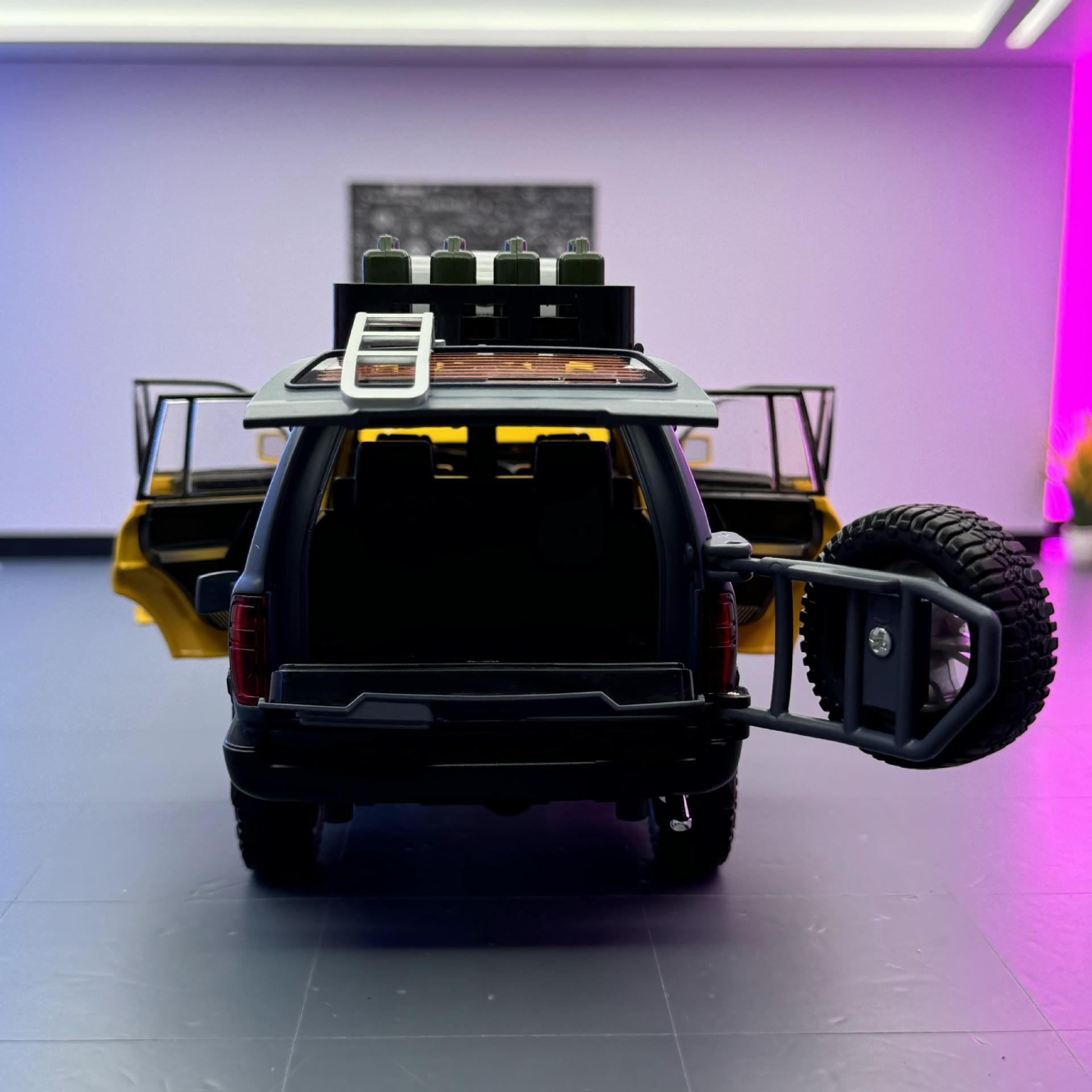 Modelo de coche de aleación 1:24 Toyota Cruiser LC80 vehículo todoterreno con sonido y luz, modelo de sonido de coche de juguete