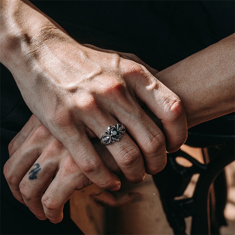 Minimalistischer Herrenring Aus Titanstahl Für Den Alltag_voghion.com
