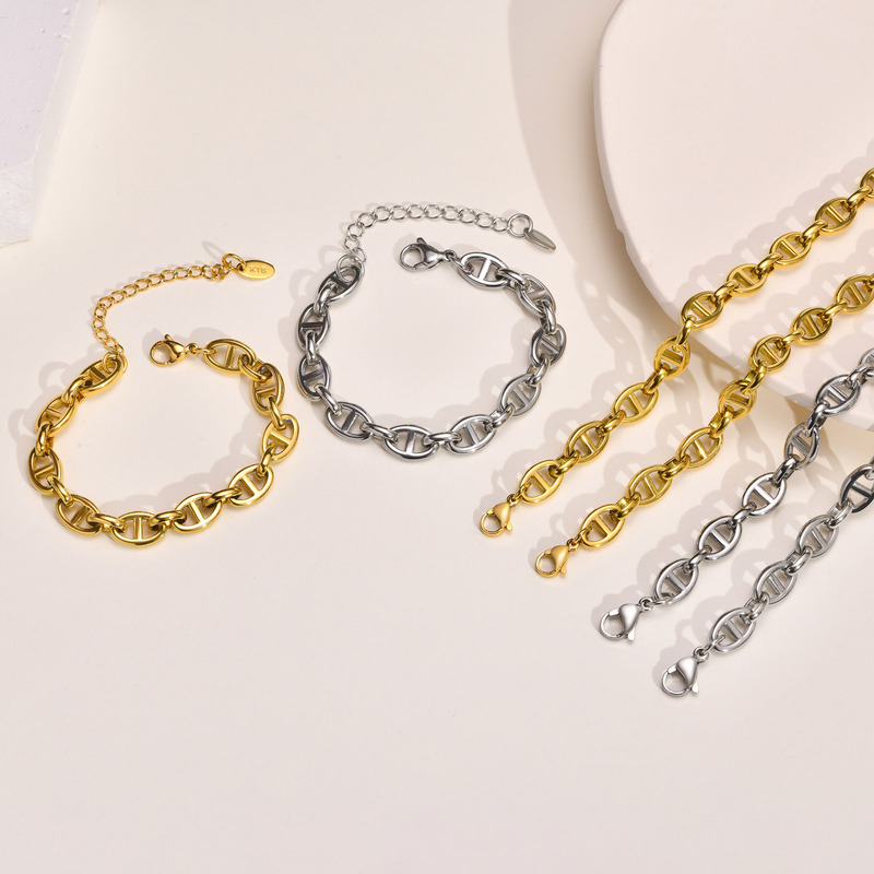Titanium steel plated 18k gold geometric pig nose bracelet 2024 new European and American fashion high sense gold bracelet women