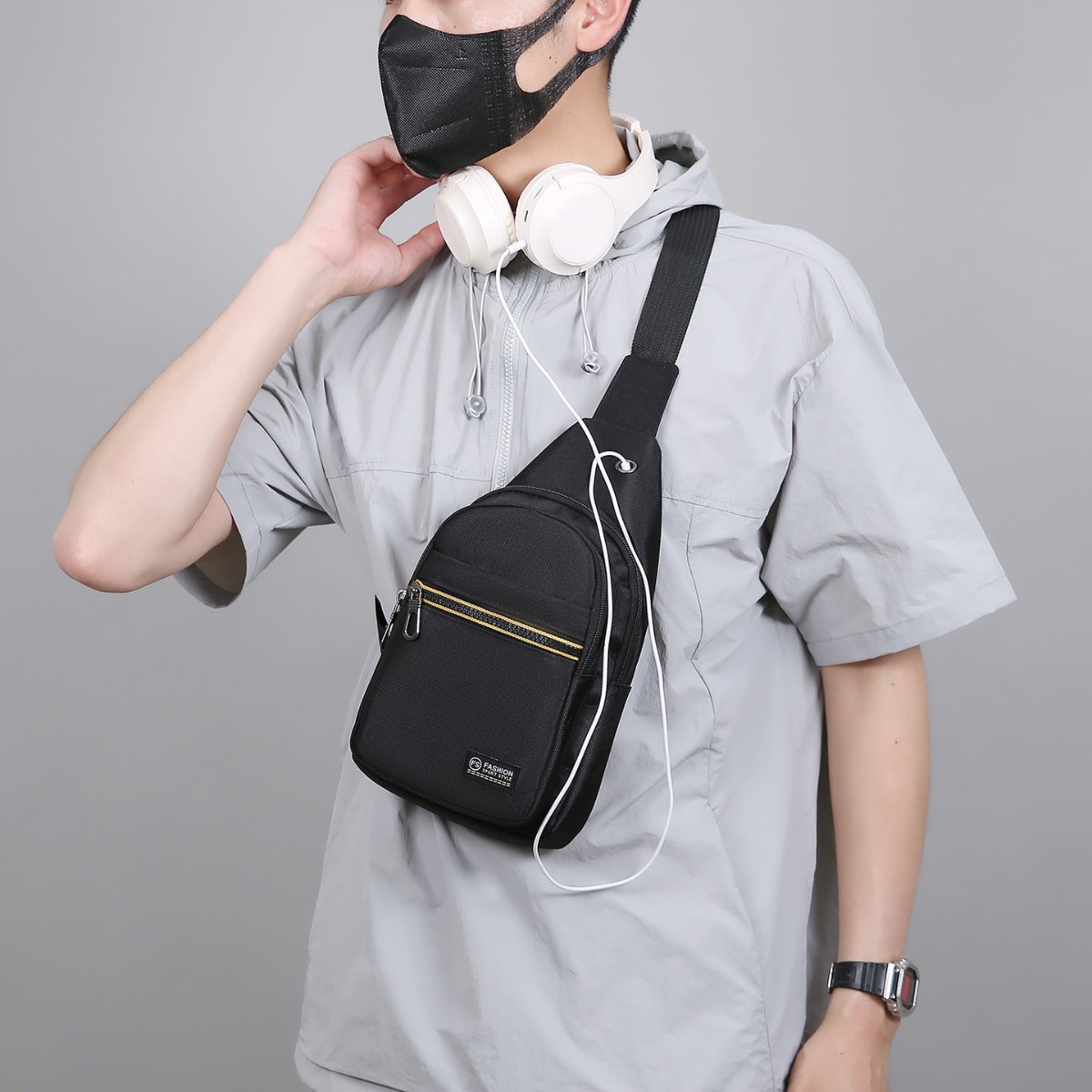 定制跨境男士防水耐磨胸包简约百搭商务斜挎包两用多隔层背包