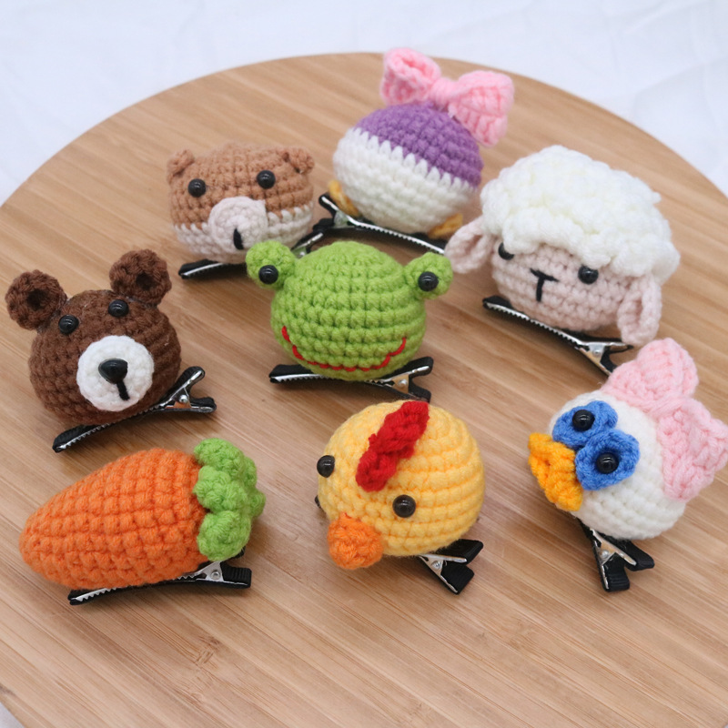 Cartoon knitted hairgrip with animals
