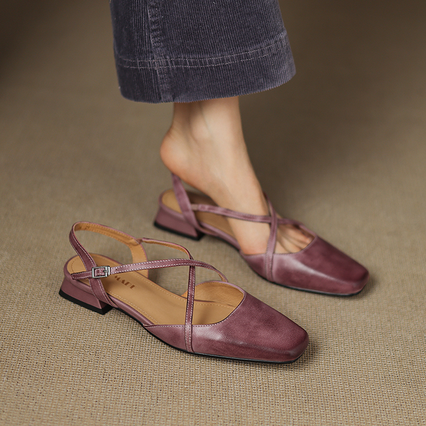 Sandal nữ mũi kín quai chéo buộc dây gót thấp phong cách Hàn Quốc — màu tím