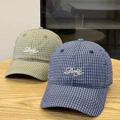 韓国版の小さい大衆のアルファベットの刺繍の格子の野球帽の男女のカップルの金のカジュアルな百合のファッションの潮流のアヒルの舌の帽子