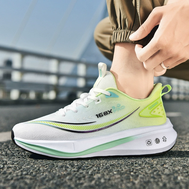 Летающие тканые спортивные туфли мужской 2025 новый корейский стиль сетчатые студенческие кроссовки мягкие подошвы, дышащие тренды мужской обуви оптом