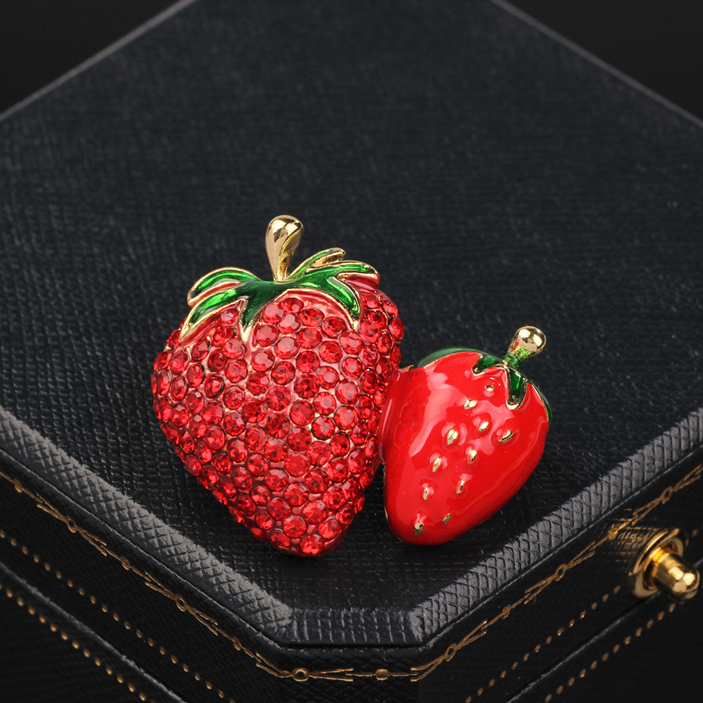 16g Weight Brooches Classification Holiday, Daily Occasion Rhinestone Material Strawberry Pattern All Seasons Season Women's Gender Plating Design Retro, Shiny Style Retro Shiny Pin Strawberry Rhinestone Plating Women's Brooches 5