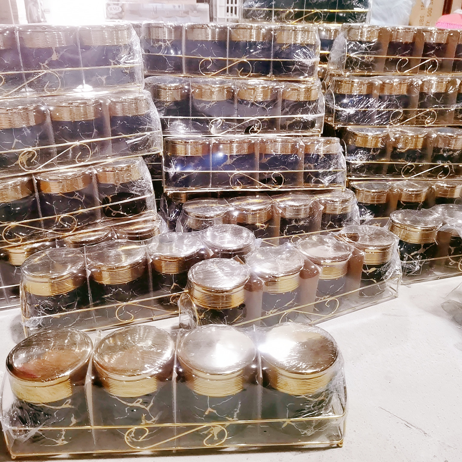 Comercio exterior transfronterizo de cerámica jarra sellada jarra de almacenamiento chapada en oro cocina condimento jarra de almacenamiento de dulces jarra de café traje