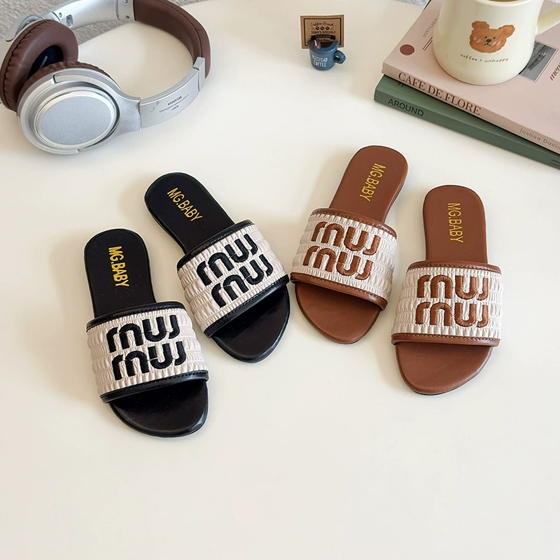 Корейская версия нишевых тапочек с плоским дном для девочек летом 2025 года носит французский маленький ароматный ветер с мягким дном