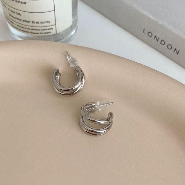 Platinum plated (stud earrings)