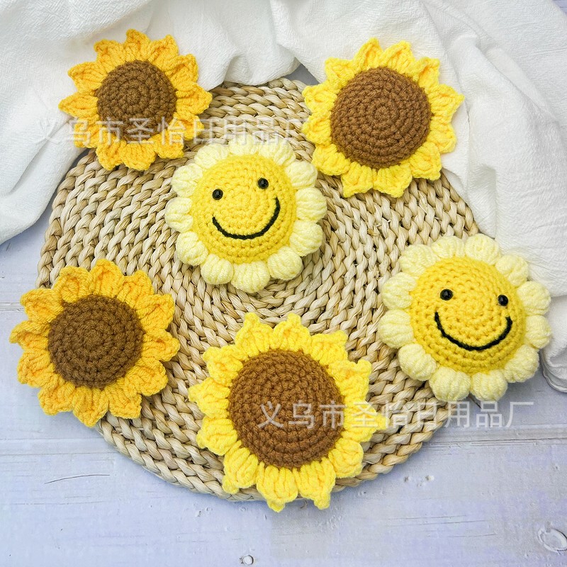 Cross-border hand-crocheted artificial flower smiley face sunflower head sunflower pendant Teachers' Day college entrance examination wool flower