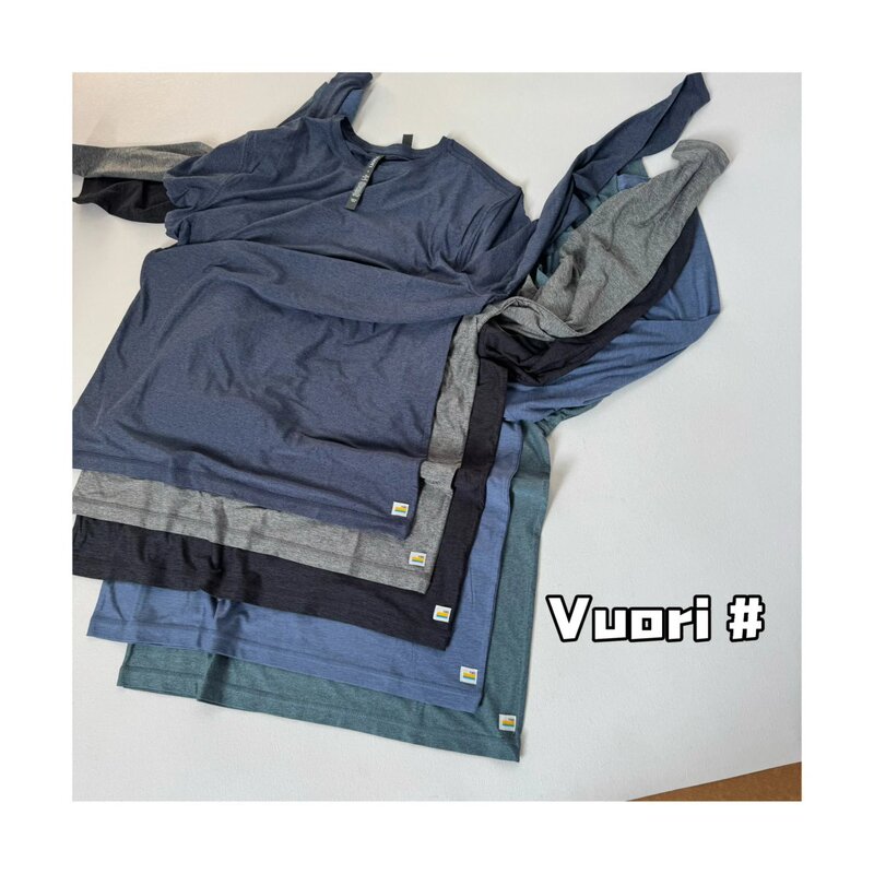 Comfort is the key – you’ll love this Vuori athletic and fitness training long-sleeve T-shirt once you try it. It’s soft, quick-drying, and offers excellent elasticity