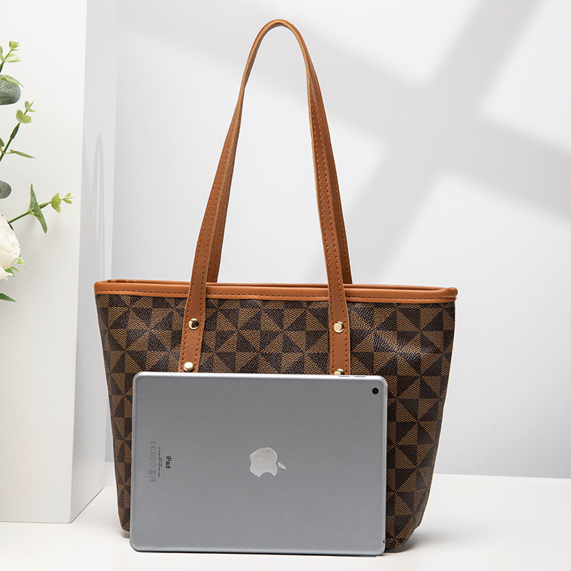 Mayorista trenzado impresión cremallera relieve de moda generosa 2023 bolsos de mano bolsos especiales de gran capacidad de moda triángulo image 2