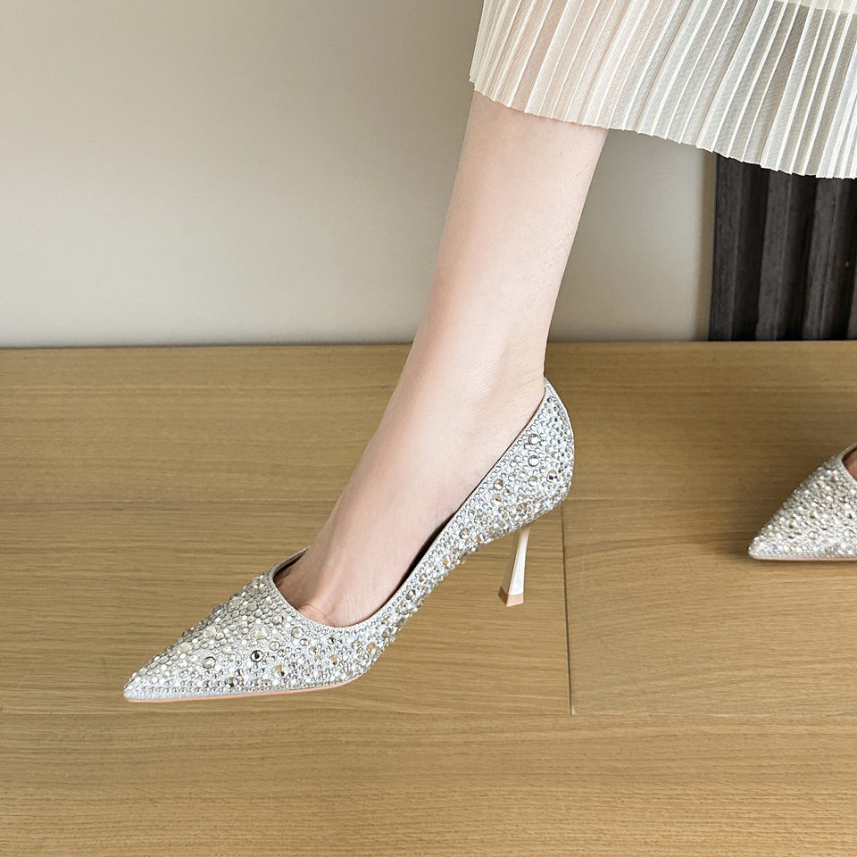 Giày cao gót nữ mũi nhọn gót 6–8 cm đính đá và ngọc trai, giày cưới cô dâu thanh lịch — Champagne màu, bạc