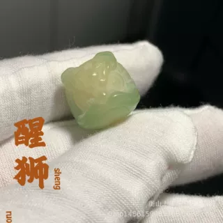 厂家供应天然菩提根雕刻醒狮 绿色 奶绿醒狮 文玩佛珠配件