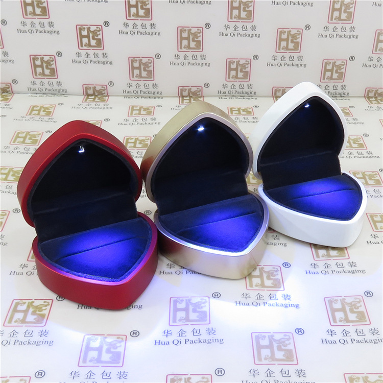 心形LED灯盒钻石戒指求婚时尚红色白色金色套装翻盖戒盒礼盒