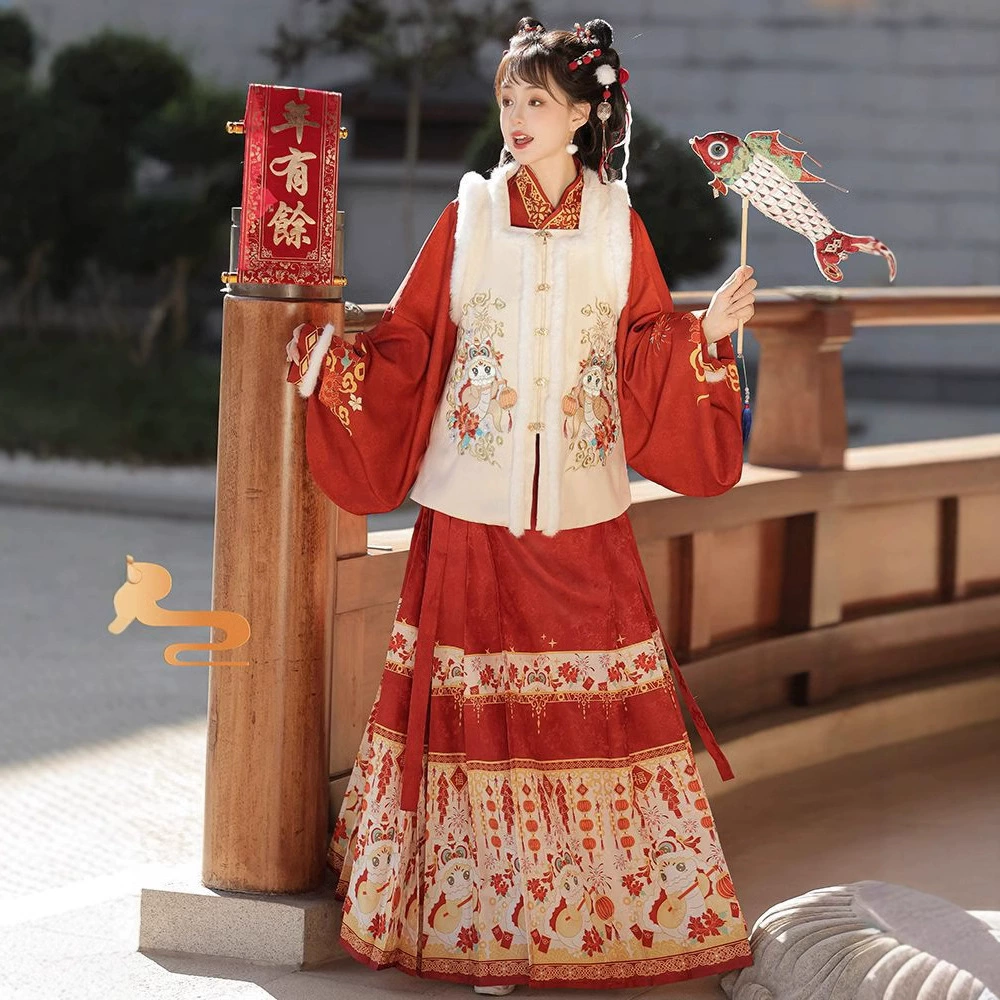 Год Змеи Новый китайский костюм с вышивкой