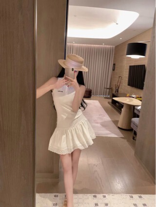Solid Color French-Style Knit White Tank Dress for Women, 2026 Summer, Waist-Cinching, Round Neck, Modern Dress Solid Color French-Style Knit White Tank Dress for Women, 2026 Summer, Waist-Cinching, Round Neck, Modern Dress