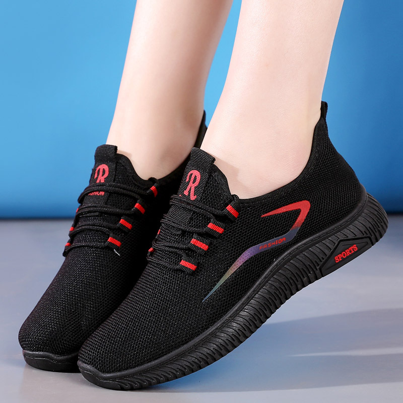 Viejos zapatos de tela de Beijing deportes casuales de invierno zapatos de terciopelo femeninos negros suaves cómodos cocina calentamiento zapatos de madre