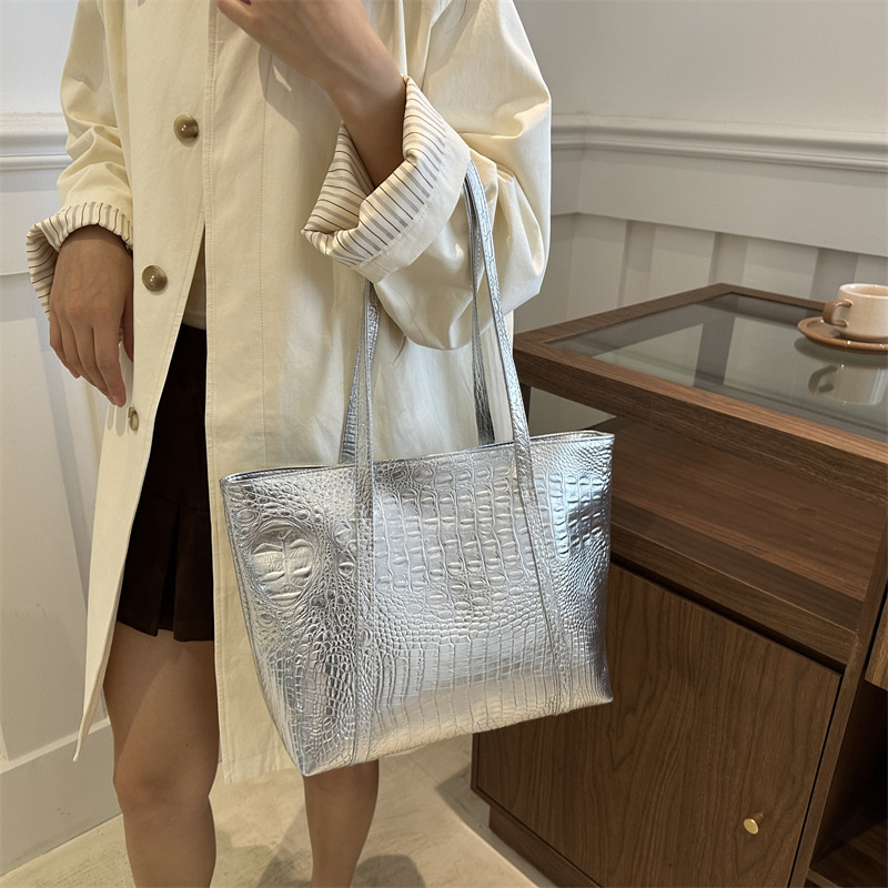 Bolsos de alta calidad de gran capacidad para mujeres 2024 nuevo otoño / invierno de moda bolso de hombro para trabajar bolso de viaje universal