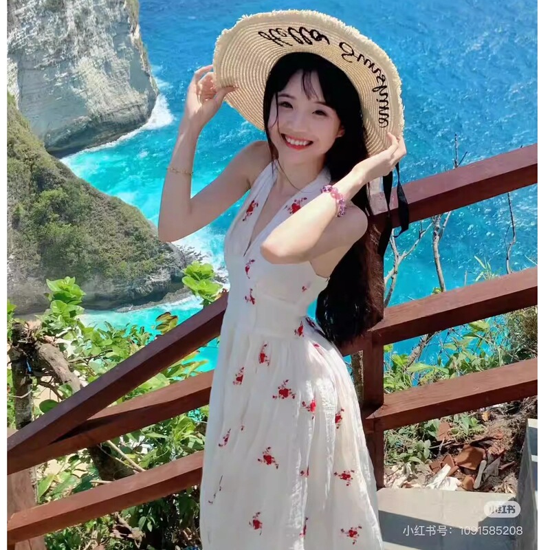 Sleeveless V-Neck Halter Dress, New Summer Style, Gentle and Elegant, Waist-Cinching and Slimming Dress, Ethereal and Super Fairy-Like Sleeveless V-Neck Halter Dress, New Summer Style, Gentle and Elegant, Waist-Cinching and Slimming Dress, Ethereal and Super Fairy-Like