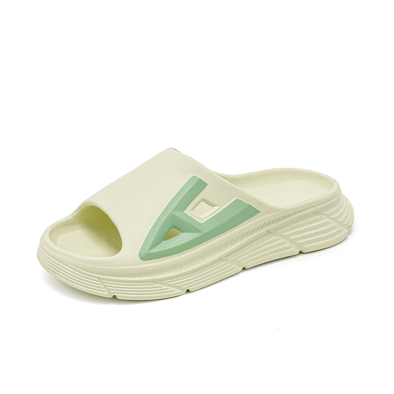 Verano nuevas zapatillas de hombre de playa de verano nuevo hogar zapatillas antideslizantes de fondo grueso zapatillas de la barra ultra suave