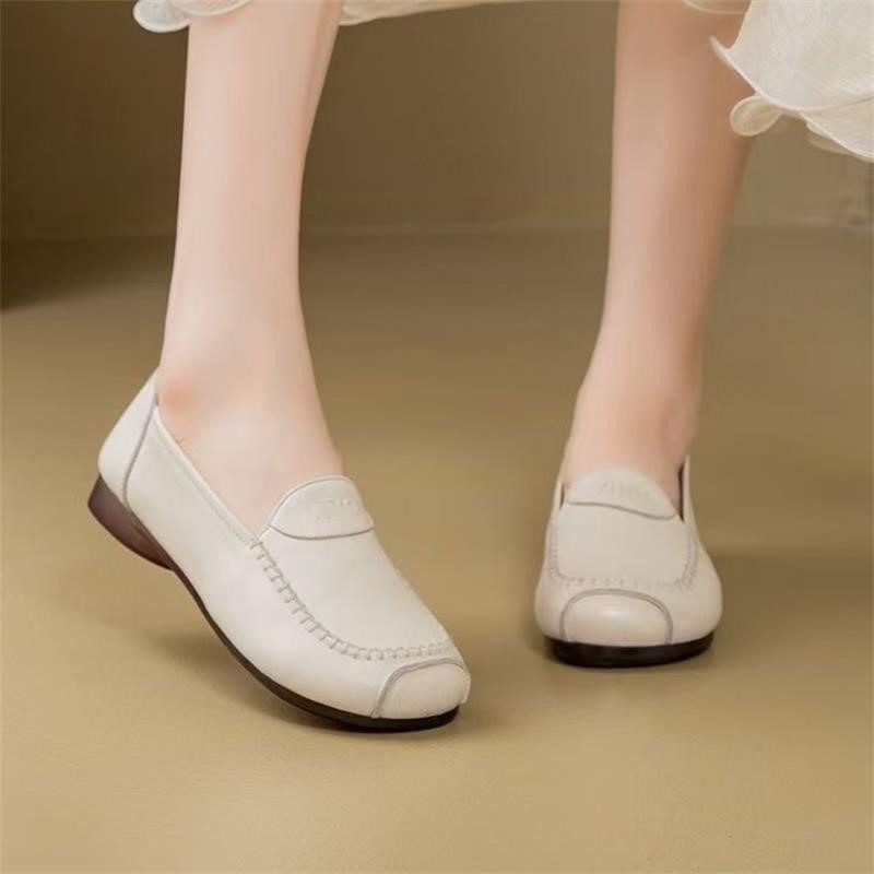 Zapatos de cuero de suela suave de cuero suave nuevos zapatos de madre anciana retro ligero y cómodo antideslizante suela de tendón zapatos individuales de primavera y otoño para mujer