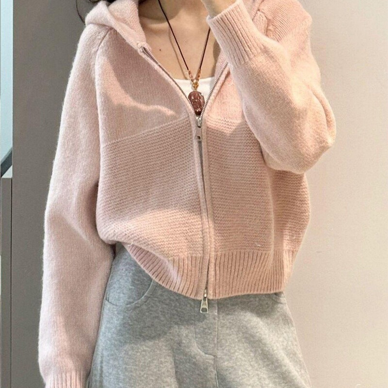 Korean-style loose-fit knitted cardigan with zipper, casual seasonal hooded sweater, slimming top, wavy outerwear for women, suitable for spring and autumn Korean-style loose-fit knitted cardigan with zipper, casual seasonal hooded sweater, slimming top, wavy outerwear for women, suitable for spring and autumn